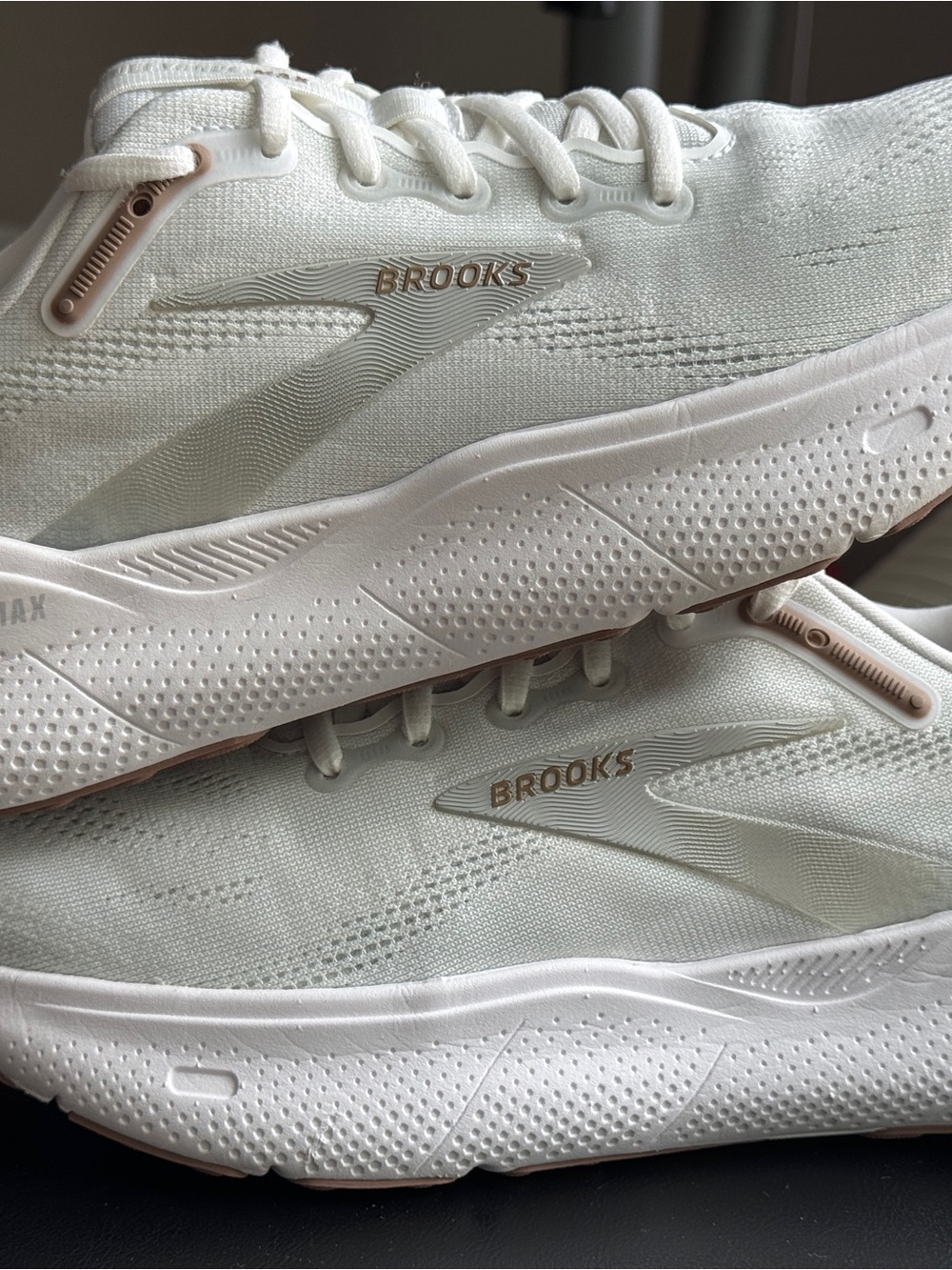 Brooks Women's Defyance Max Run Walk Neutral 9 White
